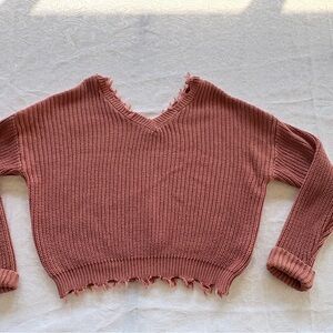 Moon & Madison Frayed Hem woman’s Sweater in Rose size small